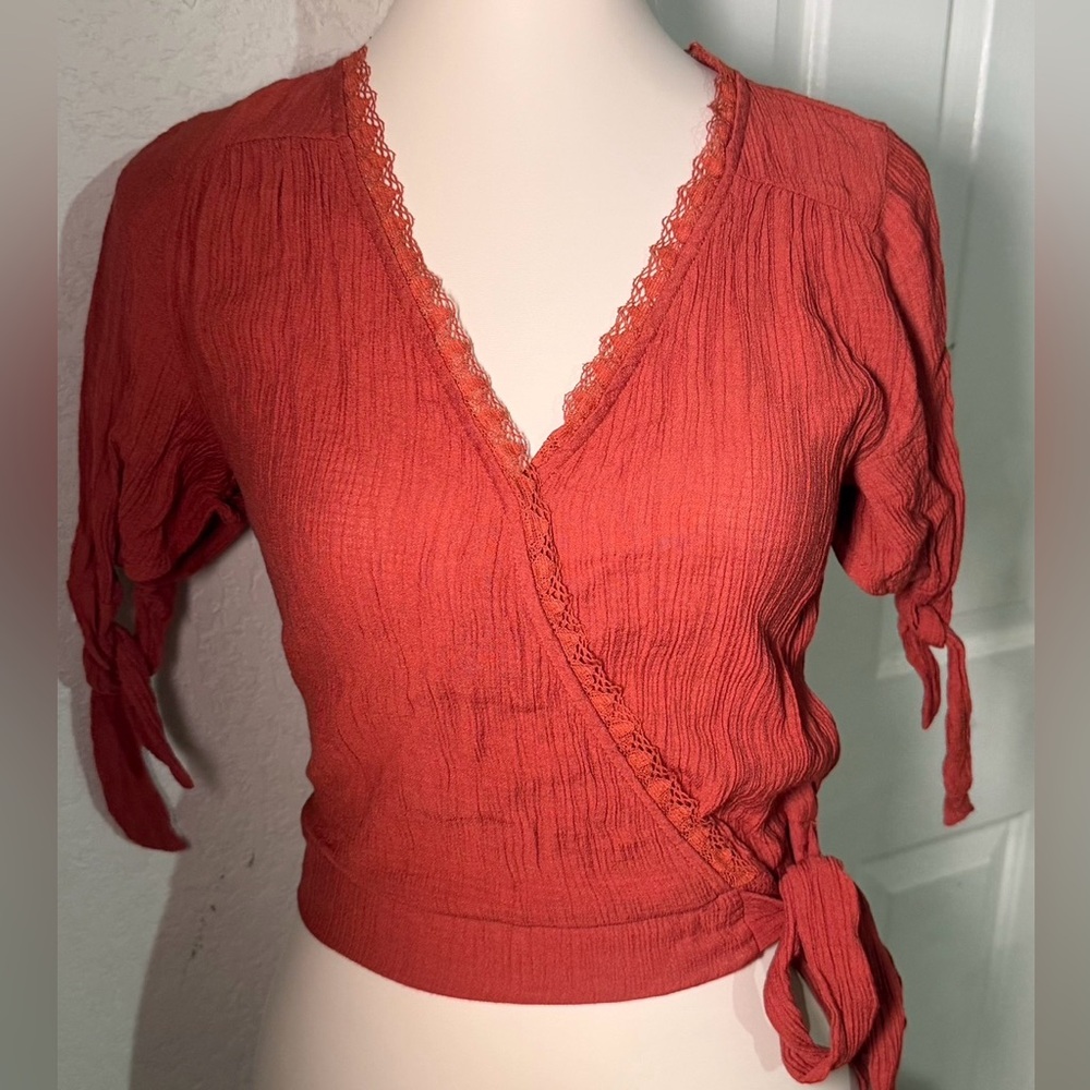 Rust Crinkle Wrap Tie Sleeve V-Neck Lace Trim Women's Blouse